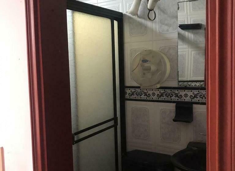 اتاق ساده سه‌ نفره, Sion