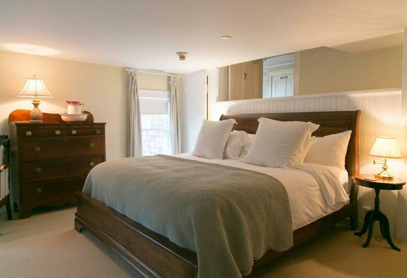 Deluxe Suite King Bed, Bridgehampton Inn