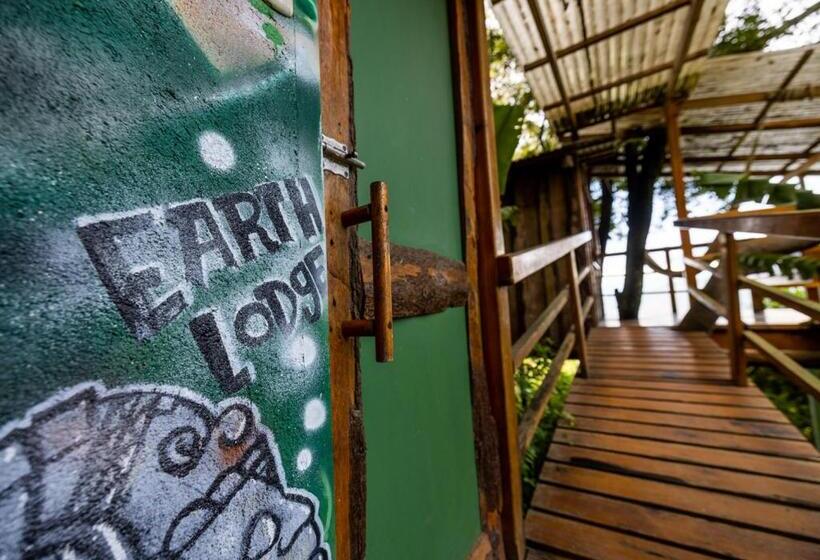 اتاق استاندارد یک نفره, Earth Lodge