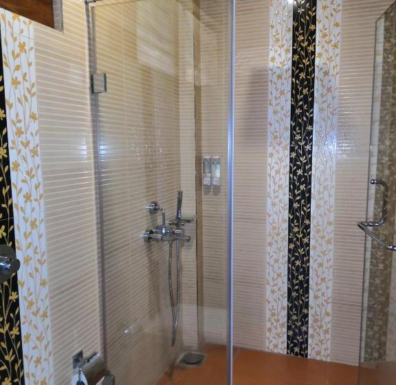 بانگلوی استاندارد 2 خوابه, Rainforest Resort