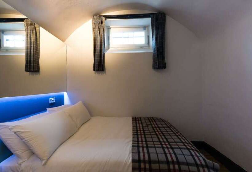 バス共有のスタンダードルーム, Code Pod – The Court  Edinburgh
