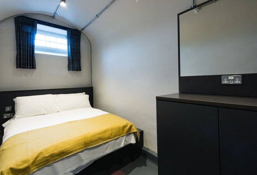 バス共有のスタンダードルーム, Code Pod – The Court  Edinburgh