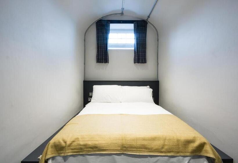 バス共有のスタンダードルーム, Code Pod – The Court  Edinburgh