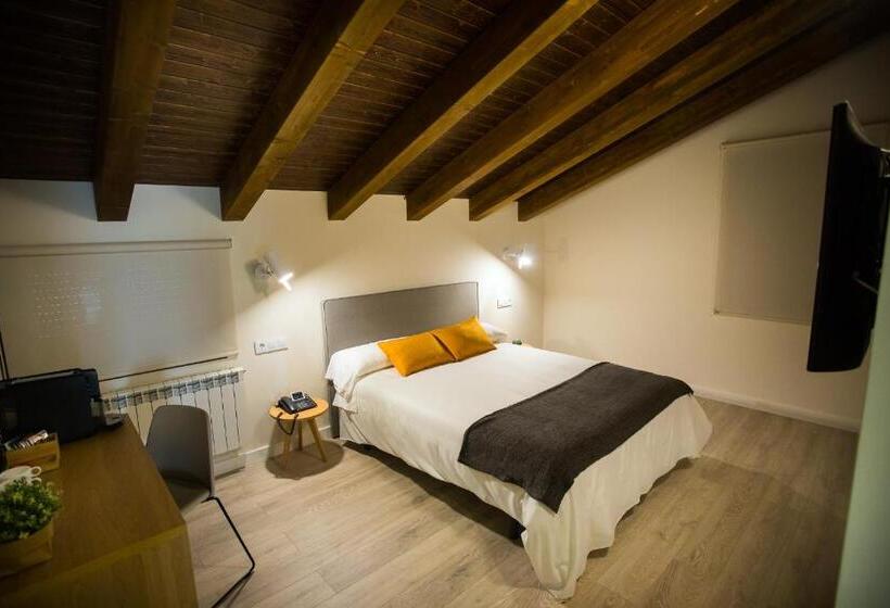 اتاق استاندارد با چشم‌انداز دریاچه, Villa Lucerna Sports & Hotel Resort