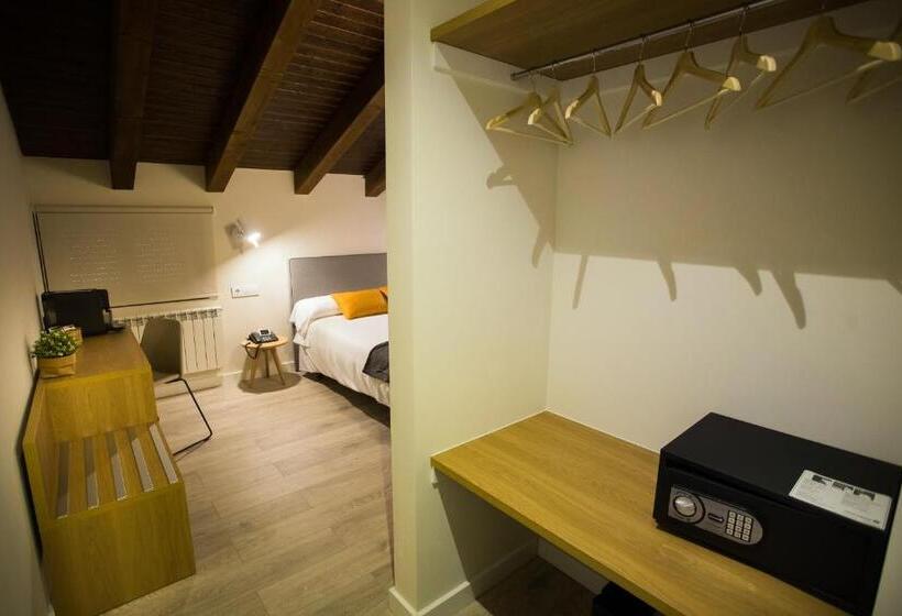 اتاق استاندارد با چشم‌انداز دریاچه, Villa Lucerna Sports & Hotel Resort