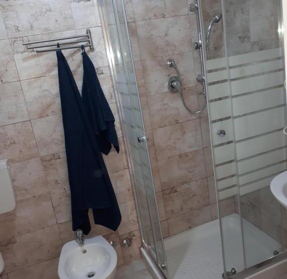 اتاق خانوادگی, B&b Relax