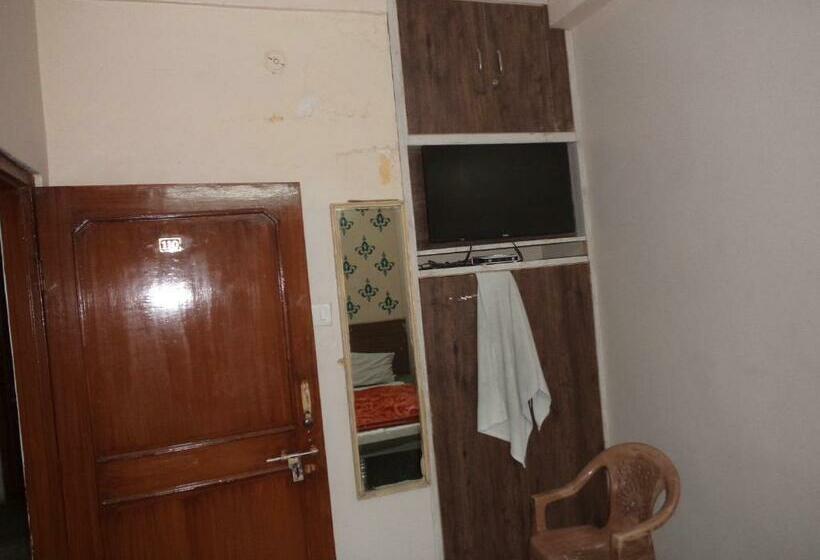 اتاق اکونومی یک تخته, Budget Accommodation Near Station Road