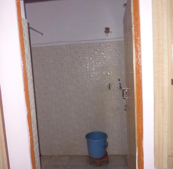 اتاق اکونومی یک تخته, Budget Accommodation Near Station Road