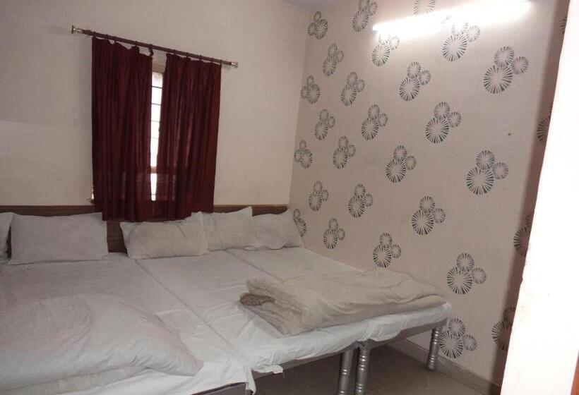 اتاق اکونومی, Budget Accommodation Near Station Road