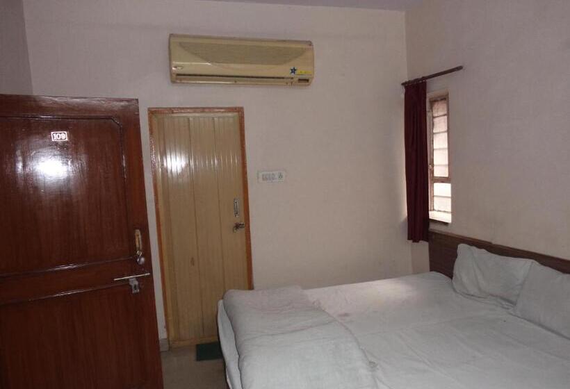 اتاق استاندارد چهار تخته, Budget Accommodation Near Station Road