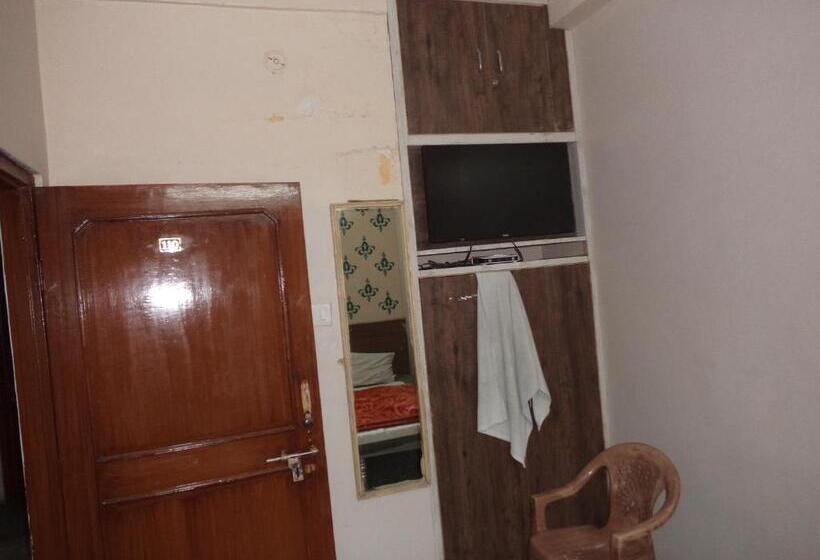 اتاق استاندارد چهار تخته, Budget Accommodation Near Station Road