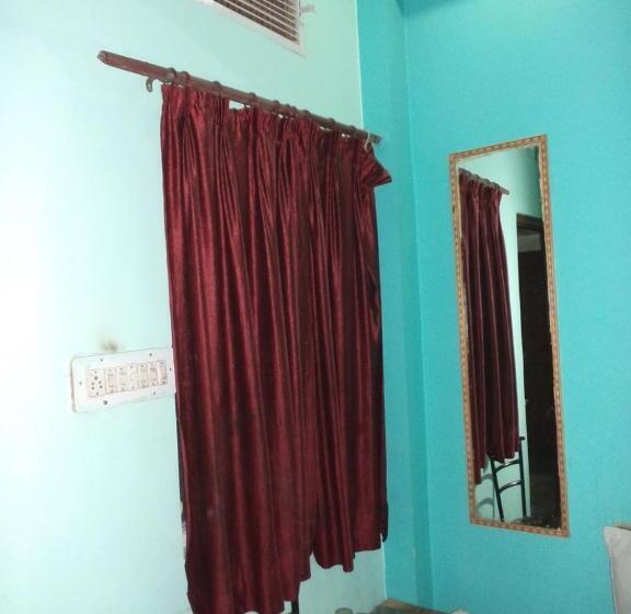 اتاق استاندارد چهار تخته, Budget Accommodation Near Station Road