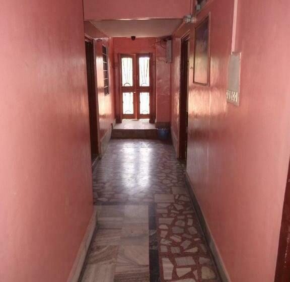اتاق اکونومی, Gajraj Bari