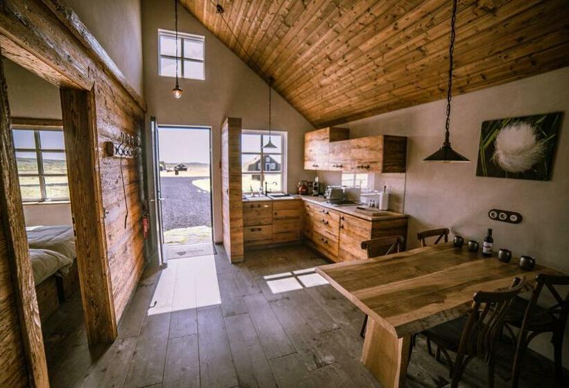 اتاق لوکس چهار تخته, Torfhús Retreat