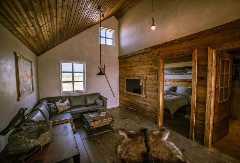 اتاق لوکس چهار تخته, Torfhús Retreat