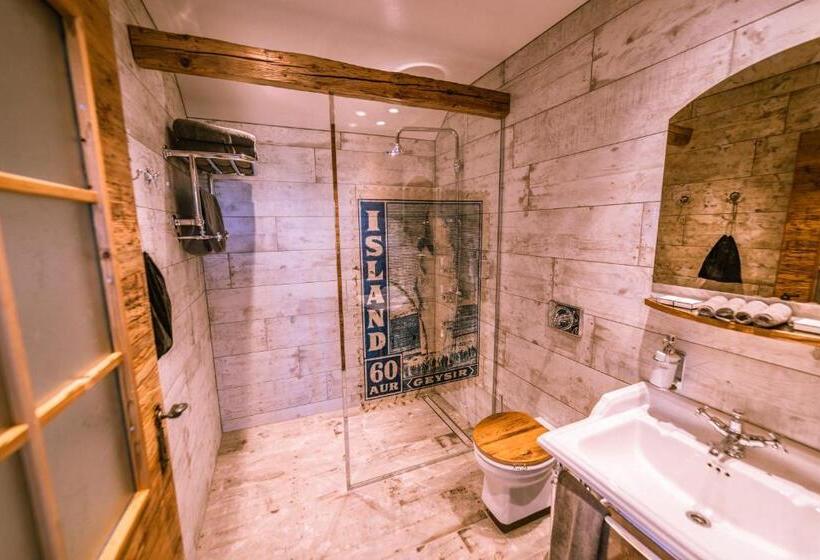 اتاق لوکس چهار تخته, Torfhús Retreat