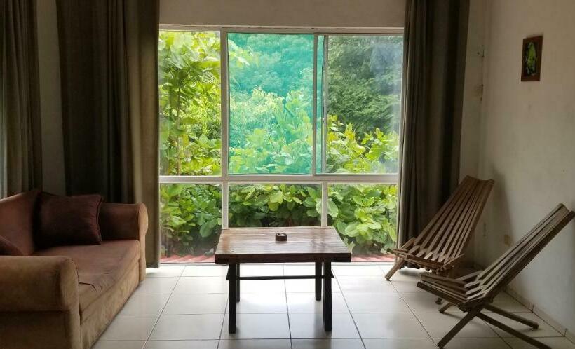 اتاق استاندارد با سرویس بهداشتی مشترک, Hostal El Balsamo