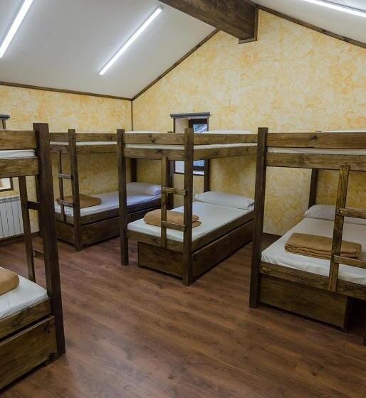 اتاق خانوادگی, Albergue Villa De Bulnes