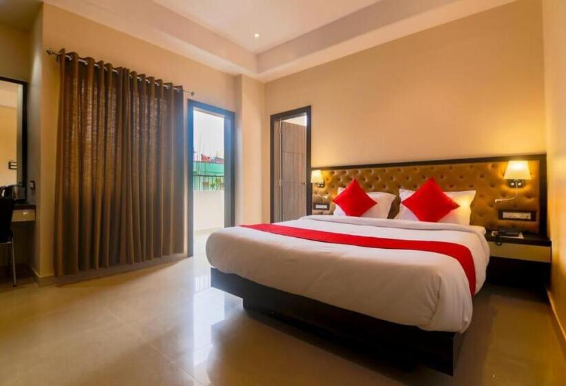 اتاق سوپریور با تخت بزرگ, Aditya Residency