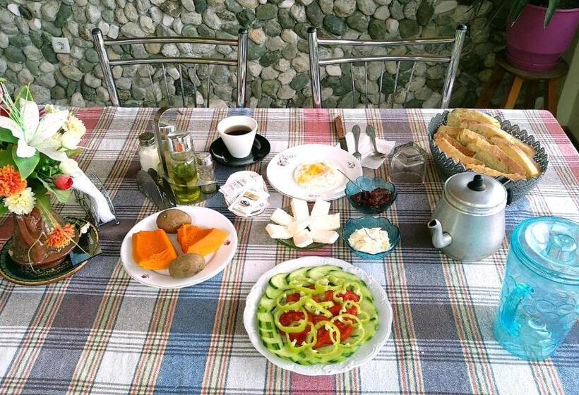 اتاق استاندارد چهار تخته, Aste Guesthouse