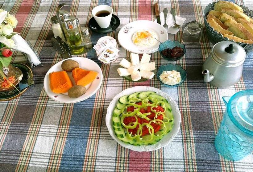 اتاق استاندارد چهار تخته, Aste Guesthouse