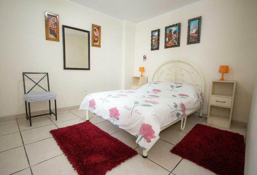 اتاق استاندارد با سرویس بهداشتی مشترک, Mama Backpackers