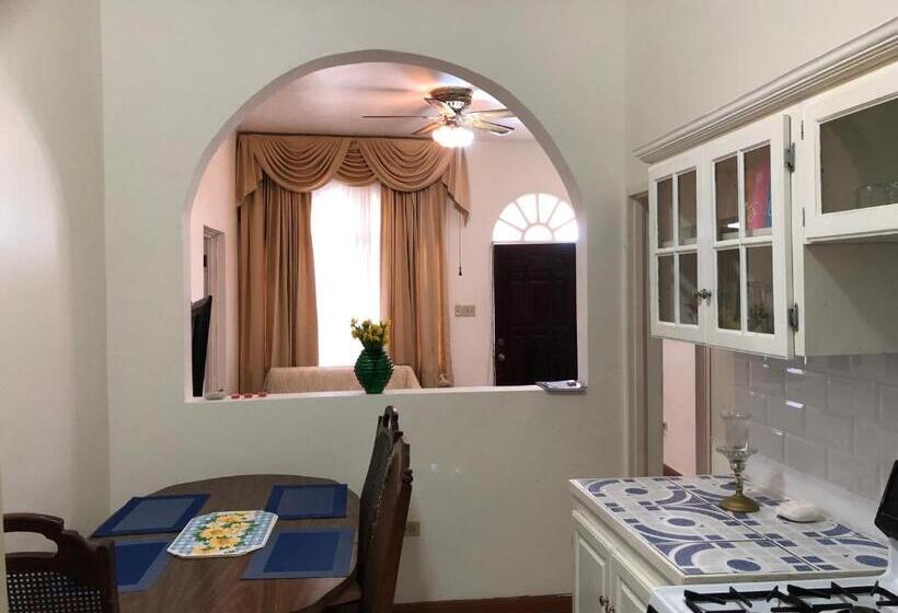 اتاق استاندارد با چشم‌انداز باغ, Goldenview Guesthouse Ocho Rios