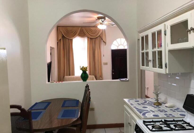 اتاق استاندارد با چشم‌انداز باغ, Goldenview Guesthouse Ocho Rios