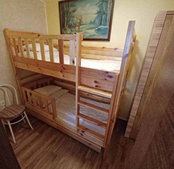 اتاق خانوادگی, Tulipán Apartmanház