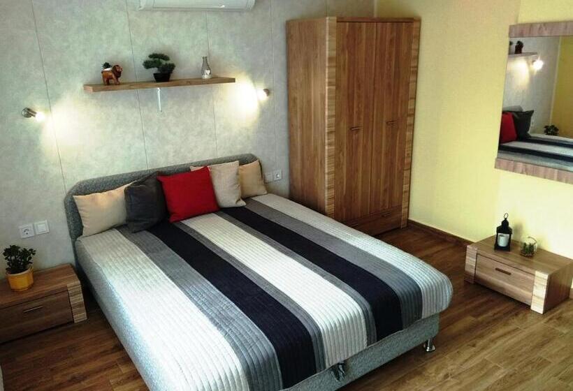 اتاق خانوادگی, Tulipán Apartmanház