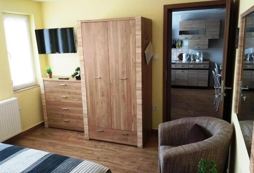 اتاق لوکس, Tulipán Apartmanház