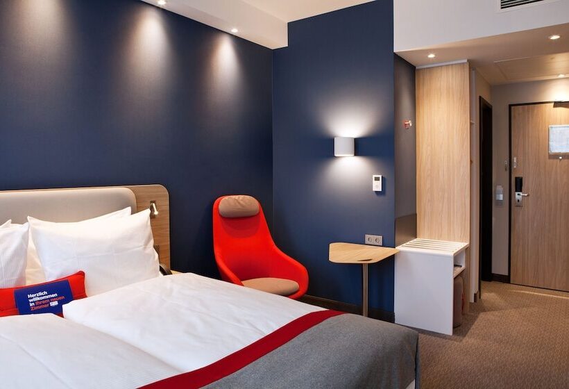 اتاق استاندارد با تخت دوبل برای معلولان, Holiday Inn Express Saarbrucken