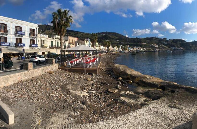 اتاق خانوادگی با چشم‌انداز دریا, Deluxe Lipari Room