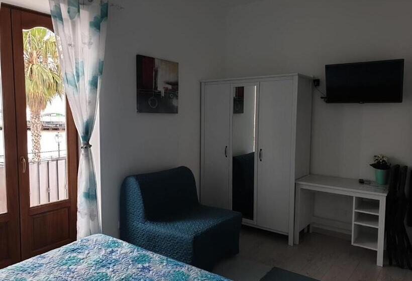 اتاق خانوادگی با چشم‌انداز دریا, Deluxe Lipari Room