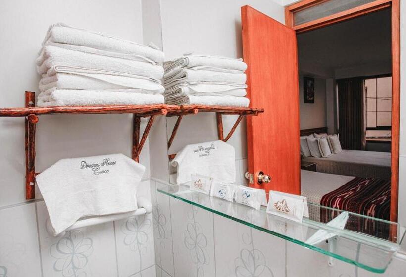اتاق استاندارد چهار تخته, Dreams House Cusco