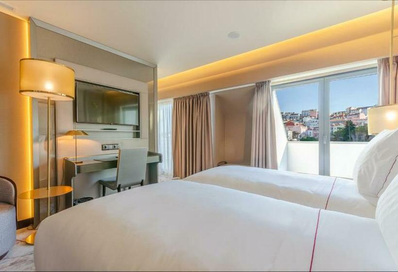 اتاق لوکس با چشم‌انداز, Turim Boulevard