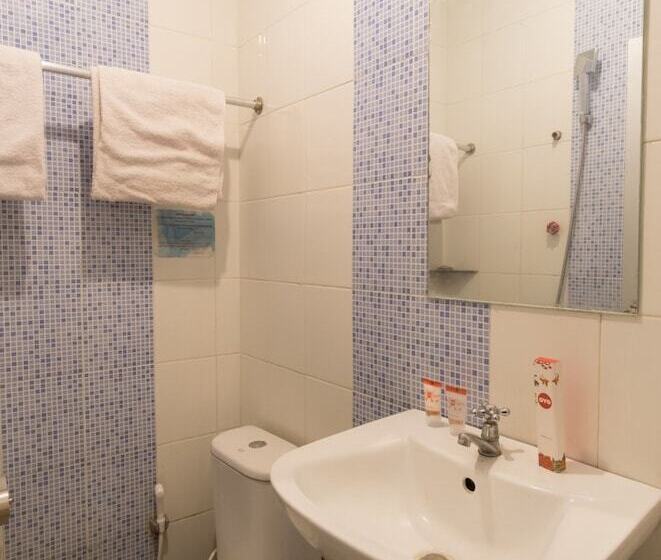 اتاق لوکس, Capital O 615 Residence Puri Hotel Syariah