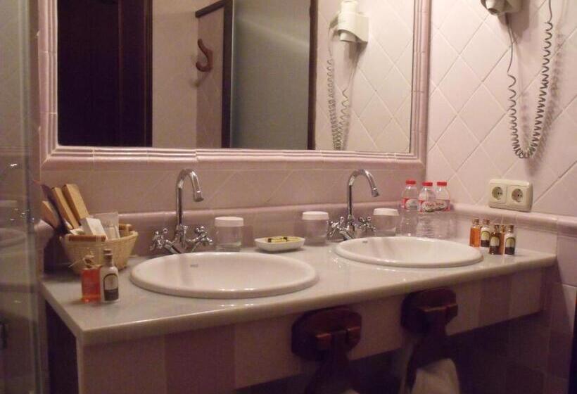 اتاق استاندارد چهار تخته, Hostal La Panavera