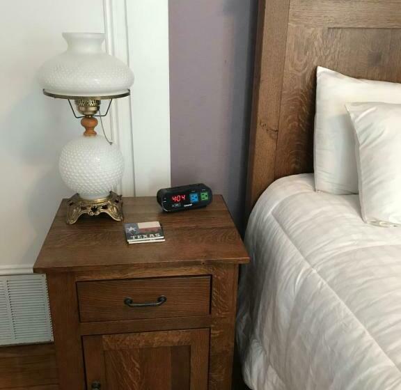 اتاق لوکس, Whooping Crane Manor B & B