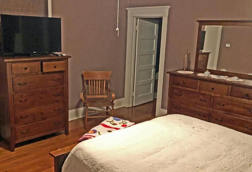 اتاق سوپریور, Whooping Crane Manor B & B