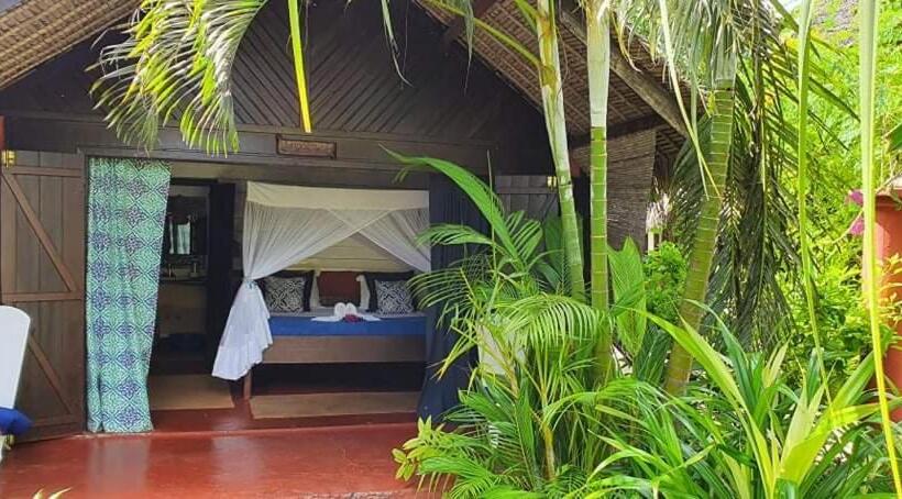 بانگلوی استاندارد با چشم‌انداز دریا, Ecolodge Le Ravoraha