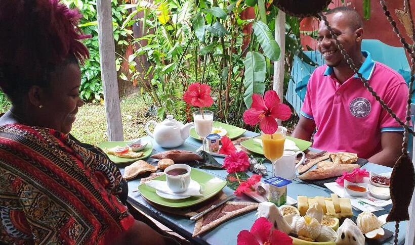 بانگلوی استاندارد با چشم‌انداز دریا, Ecolodge Le Ravoraha
