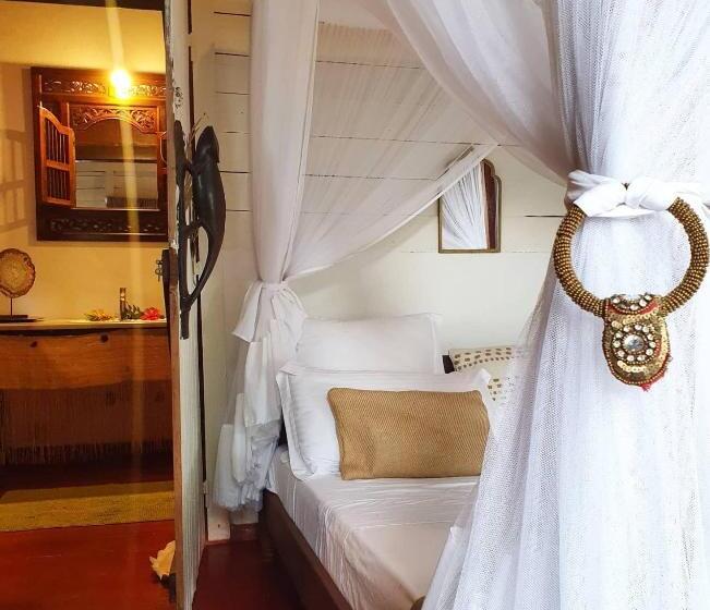 بانگلوی استاندارد, Ecolodge Le Ravoraha