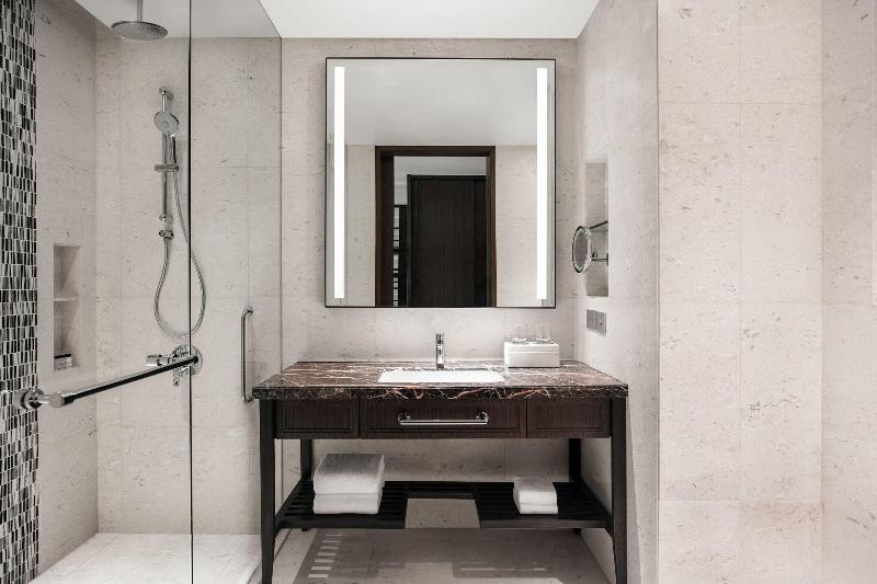 اتاق استاندارد با تخت بزرگ, Sheraton Manila