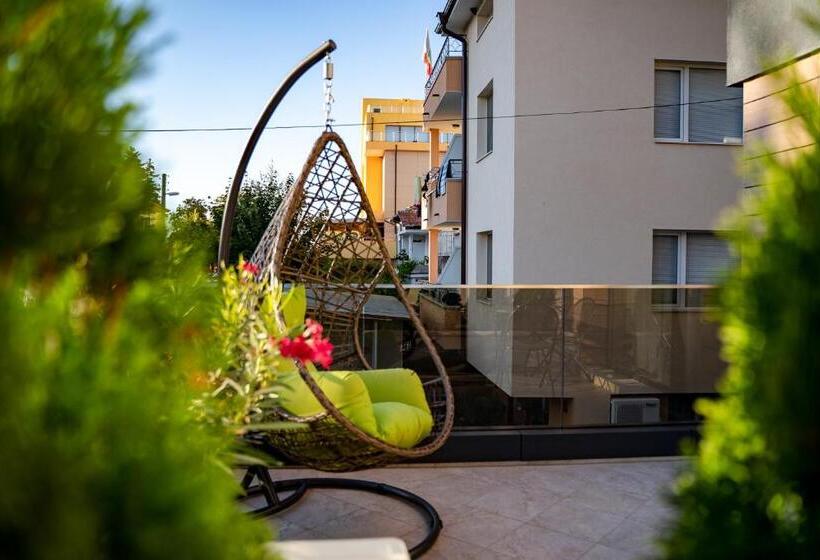 اتاق لوکس, Family Hotel Laxo