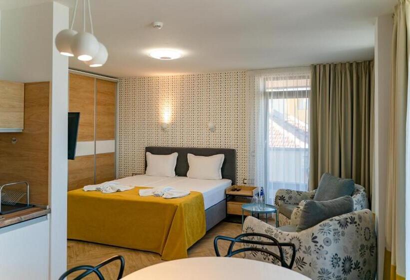 استودیوی استاندارد با چشم‌انداز دریا, Family Hotel Laxo