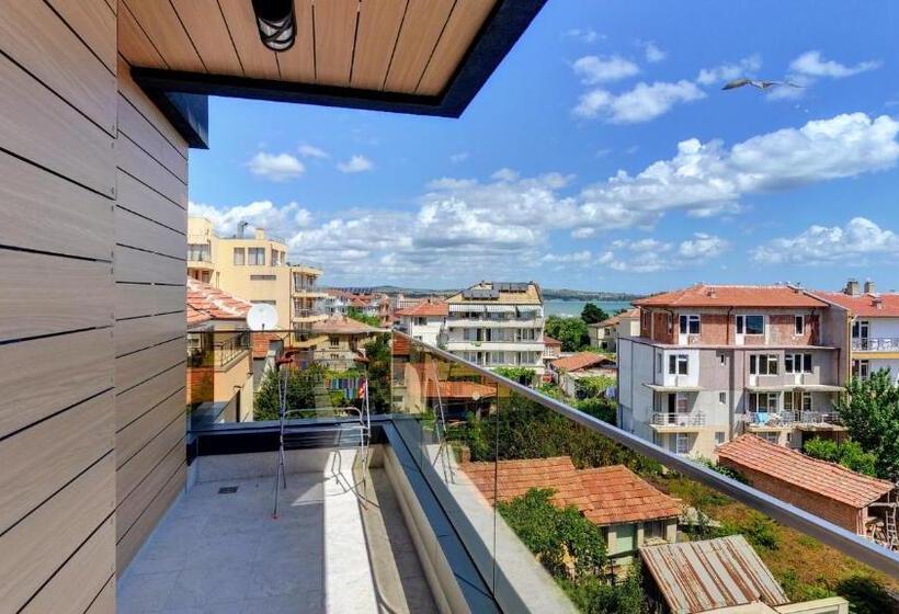 استودیوی استاندارد با چشم‌انداز دریا, Family Hotel Laxo