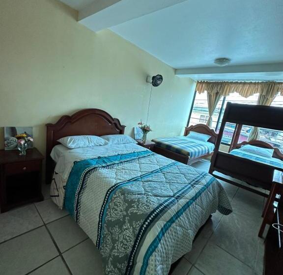 חדר סטנדרט לארבעה, Kanoas Hostal