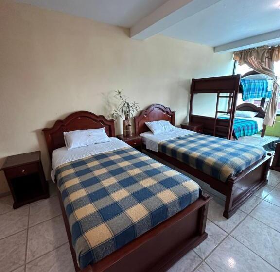 חדר סופריור לארבעה, Kanoas Hostal