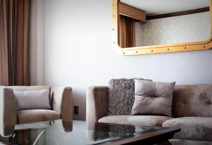 سوییت جونیور, Wyndham Torreon